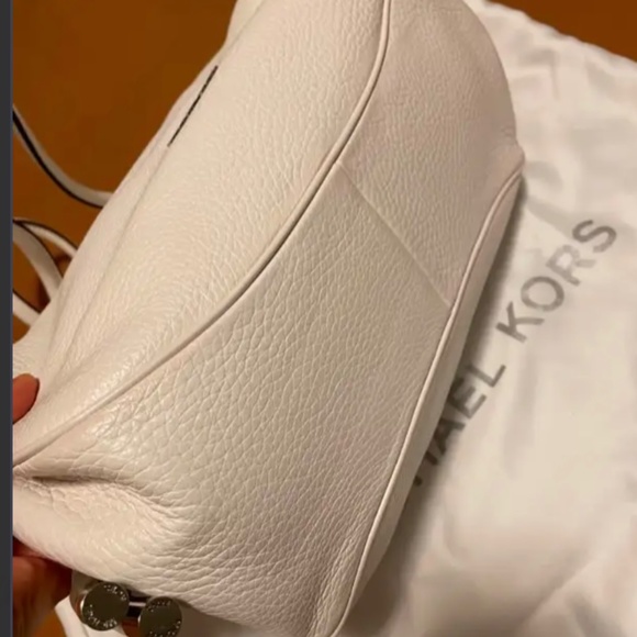 Micheal Kors, large leather tote - Picture 2 of 9